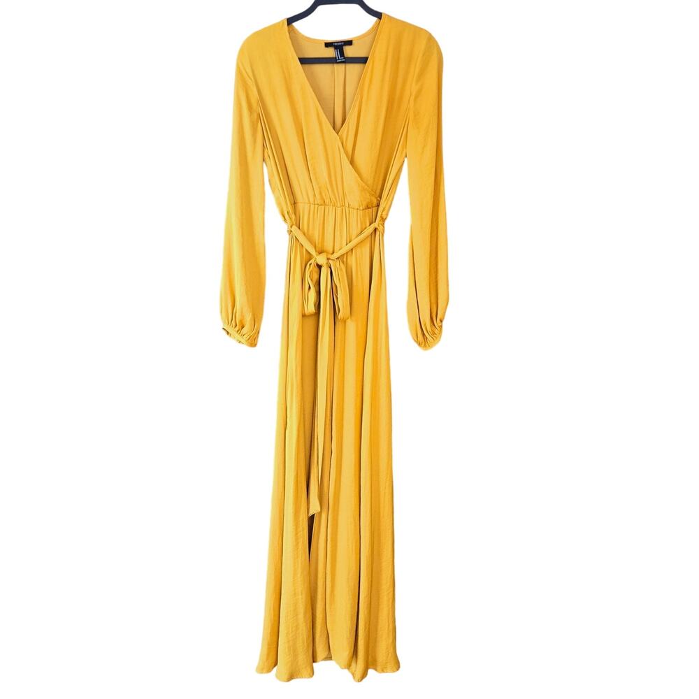 M Yellow Gold 
I am 5 4 and the dress  is about 3 -4 inches Too long for me.